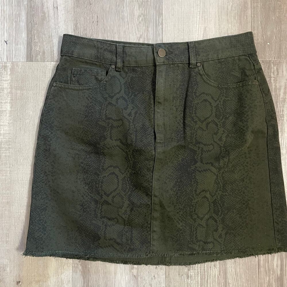 NWT Hollister Mini Skirt Size 9 29 Denim Cut Off Jean Snake Ultra High Rise - Picture 3 of 14